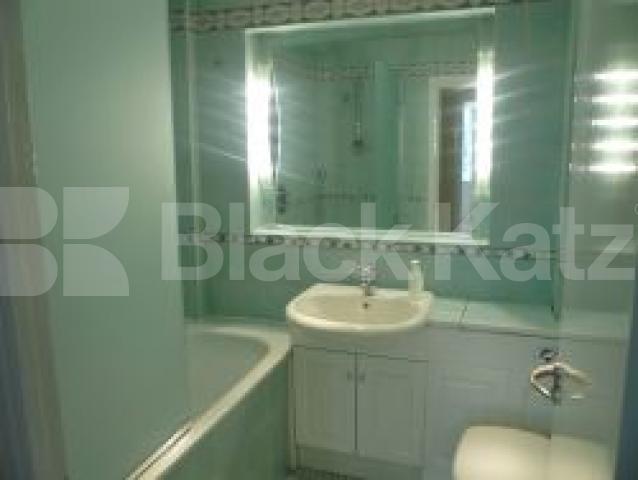 			2 Bedroom, 1 bath, 1 reception Flat			 Lyttleton Road, EAST FINCHLEY